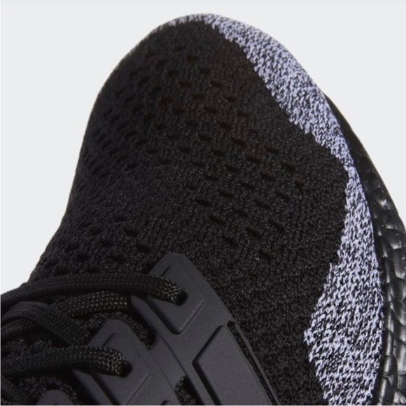adidas UltraBOOST 1.0 DNA Oreo Toe - Picture 4 of 9